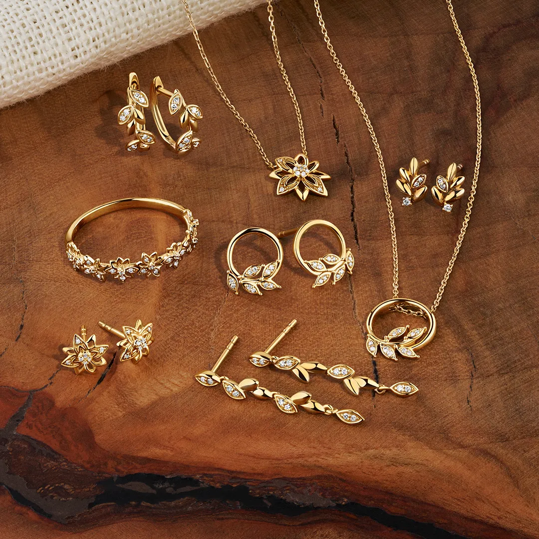 Helia™ Diamond Flower Ring in 9ct Recycled Gold