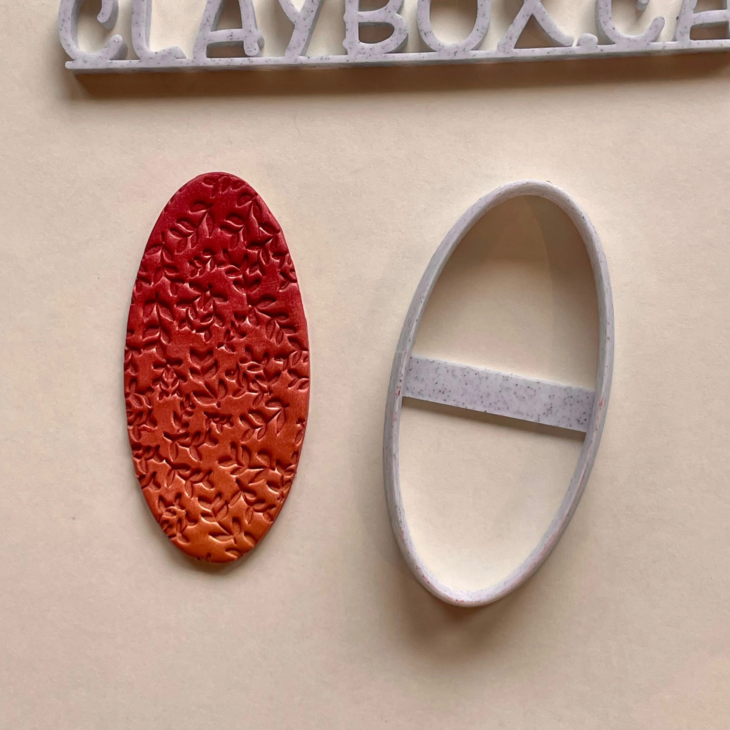 Oval barrette cutters